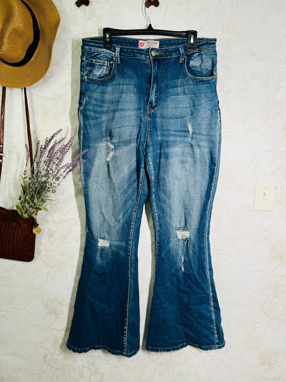 Southern Blues Distressed Flare Denim Jeans Size 16/34 Light Wash